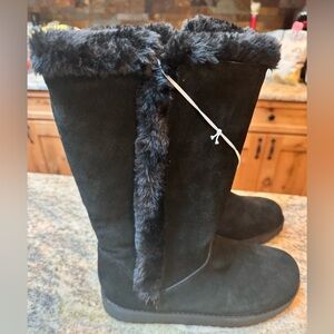 NWT. Universal Thread faux fur lined black suede knee high boots. Size 6 wide